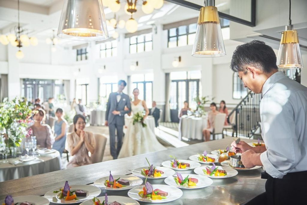 公式HP限定【美食体験◆出来立てを愉しむライブキッチン】牛フィレ×オマール海老コース試食*ステンドグラス彩るチャペル×本格模擬挙式★ベストレート保証★